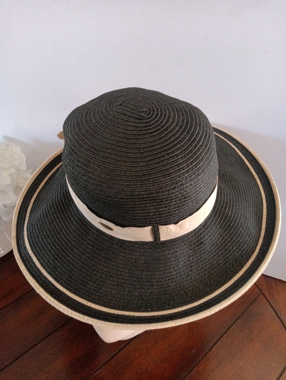 Coolibar Fedora Black Woven Straw Hat Cream Ribbon EUC - Picture 4 of 7